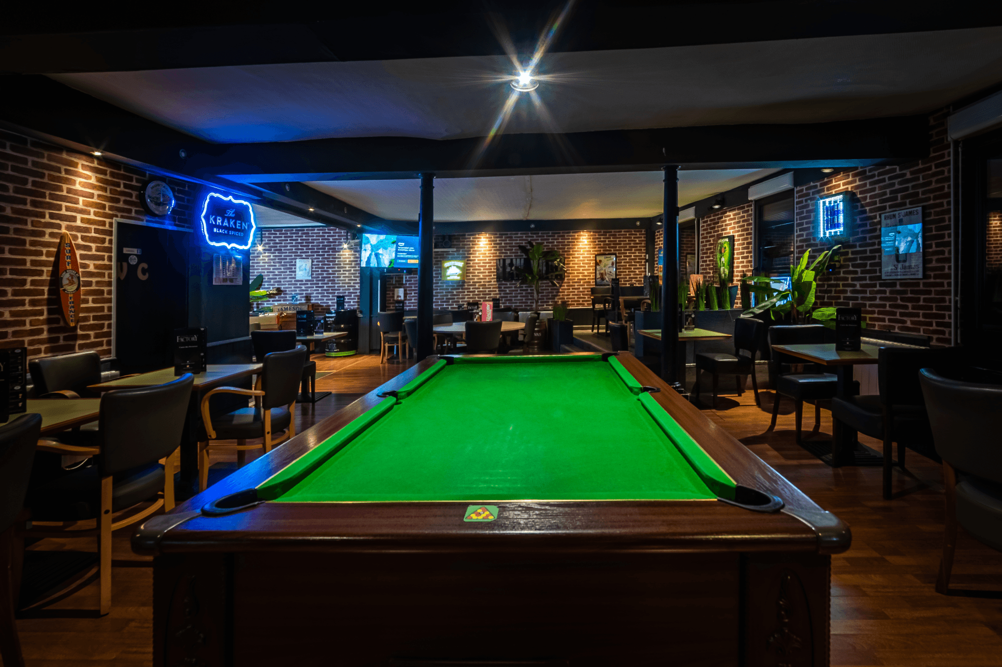 Fonds de commerce bar-brasserie avec terrasse privée – Chartres