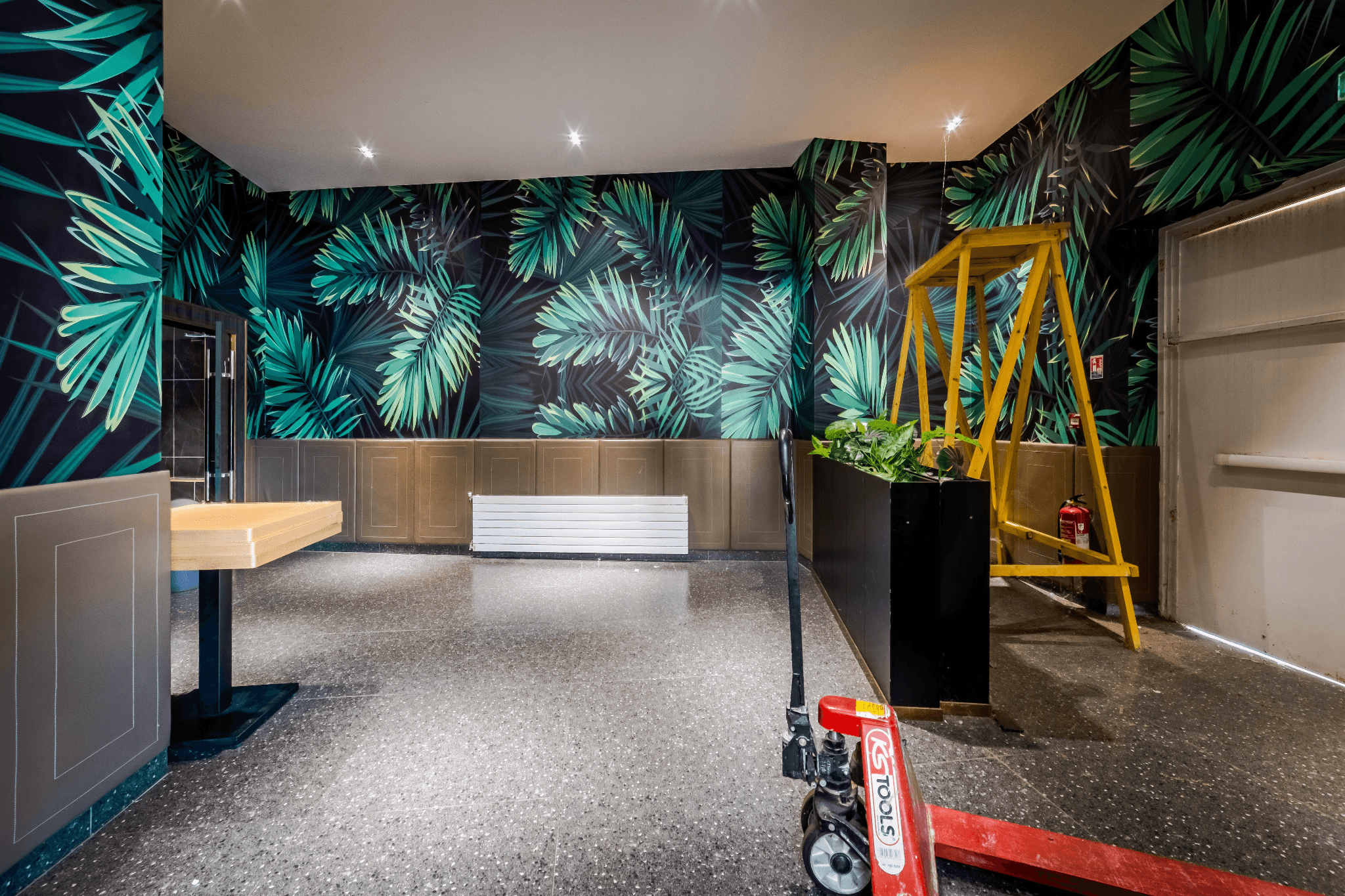 Local commercial 1000m2 Saint-Cyr-l'ecole