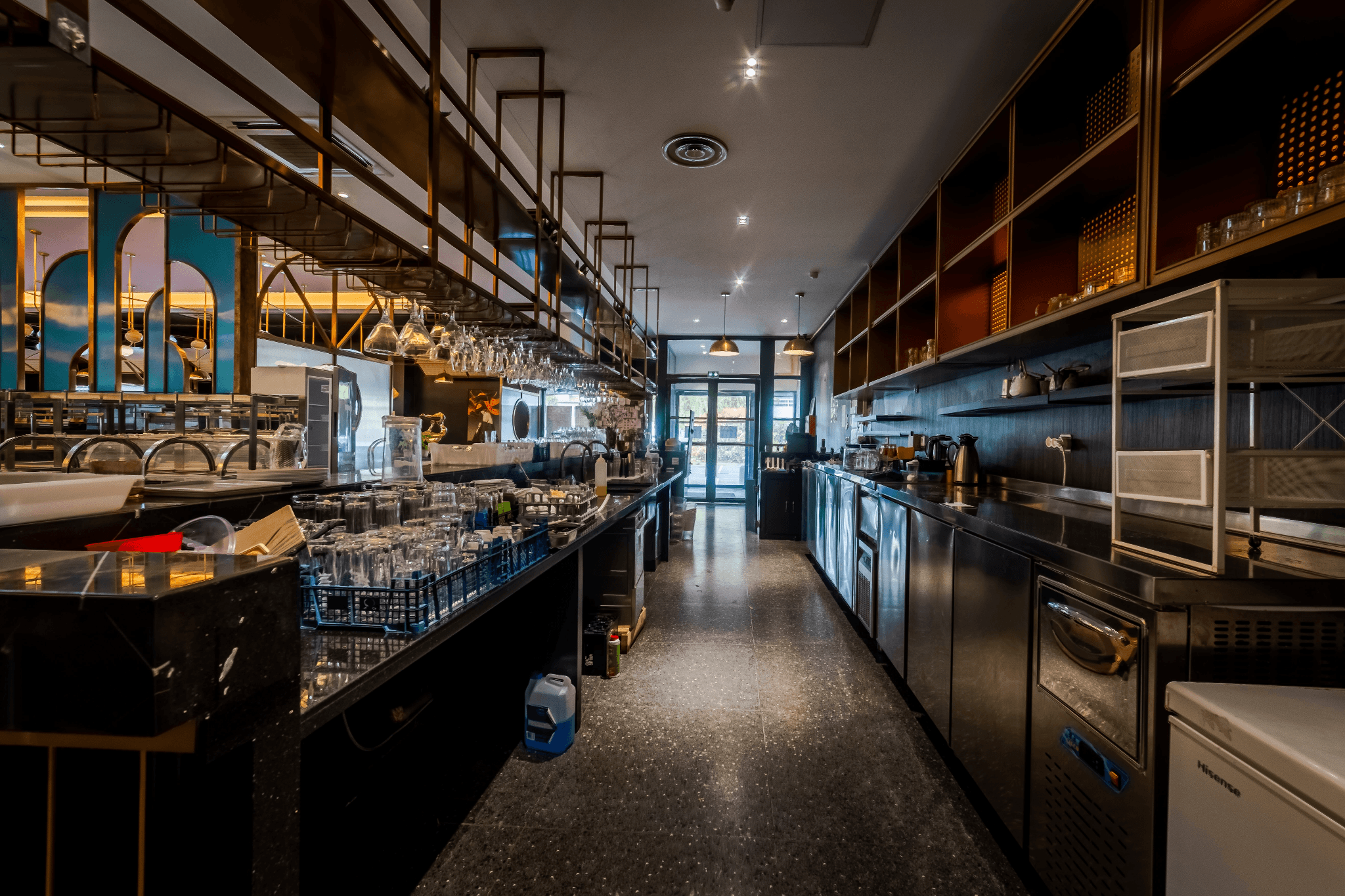 Local commercial 1000m2 Saint-Cyr-l'ecole